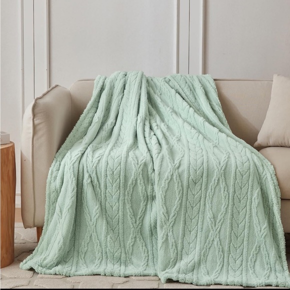 COOVA Soft Mint Green Textured Throw - Picture 2 of 7